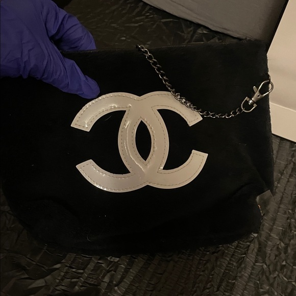 VIP/GWP Black Shoulder Bag with White Logo with shopping bag - Picture 15 of 17